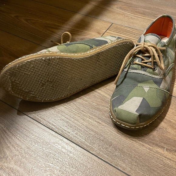 Toms low top shoes - Picture 2 of 5